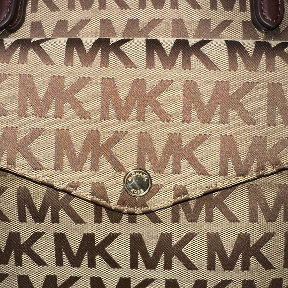 MICHAEL KORS JET SET ITEM SIGNATURE JACQUARD MED SNAP POCKET TOTE BAG✨ - Picture 2 of 10
